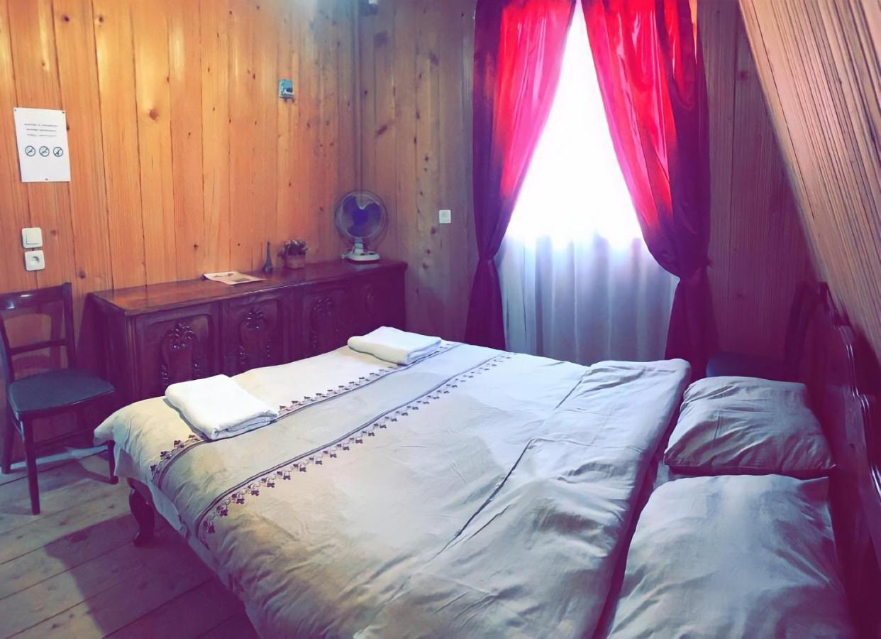 Guesthouse Greenside Borjomi Esterno foto