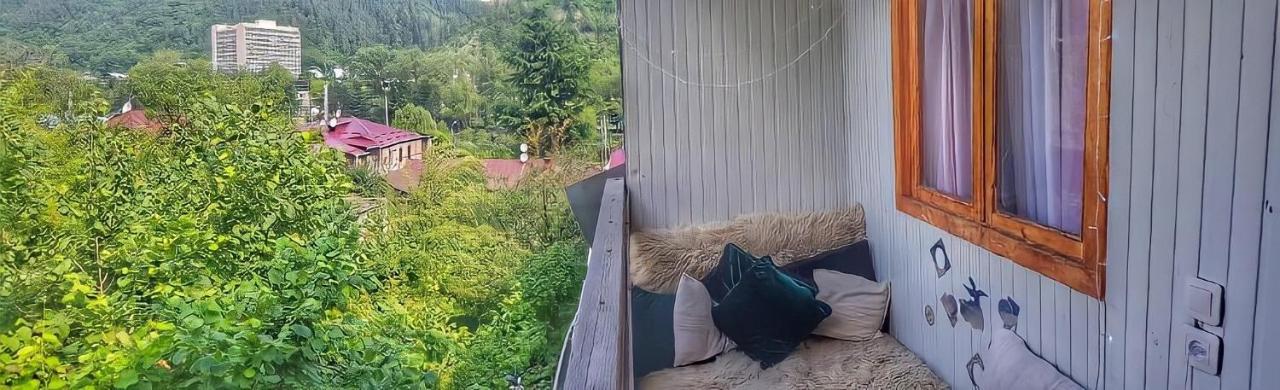 Guesthouse Greenside Borjomi Esterno foto